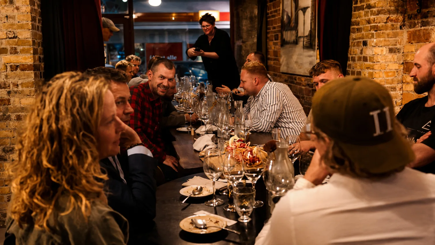Det lange bord dækket til Founders Food Club